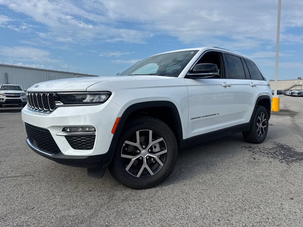 2025 Jeep Grand Cherokee Limited in Bright White Clea — front three-quarter view