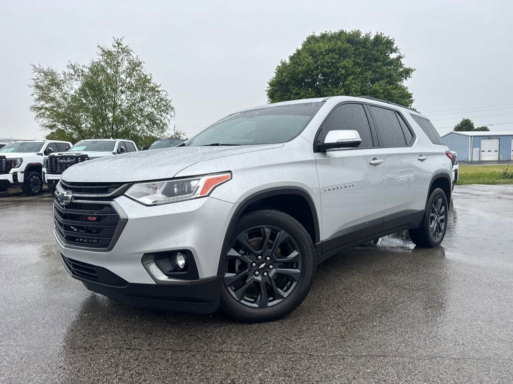2020 Chevrolet Traverse RS in Silver Ice Metallic — front three-quarter view