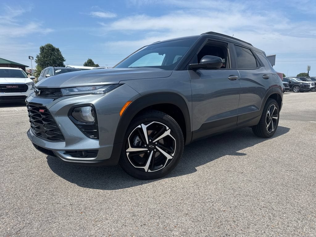 2021 Chevrolet Trailblazer RS in Satin Steel Metallic — front three-quarter view
