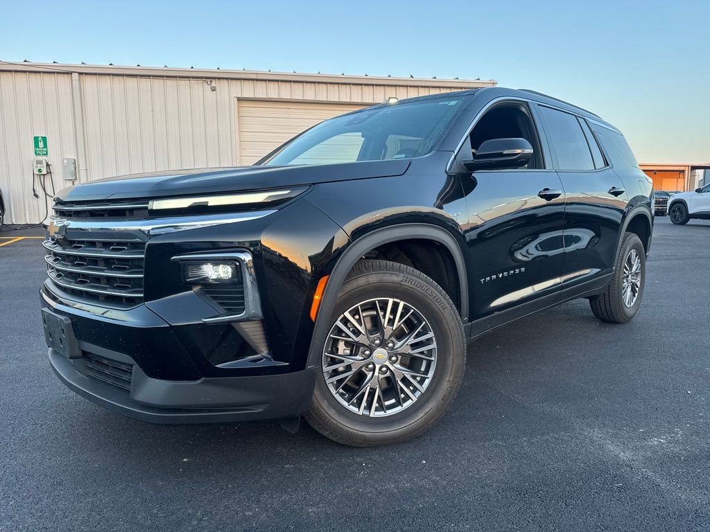 2026 Chevrolet Traverse LT in Mosaic Black Metallic — front three-quarter view