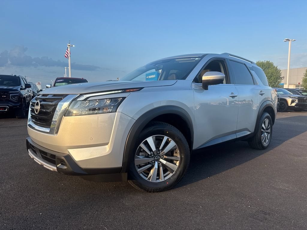 2025 Nissan Pathfinder SL in Brilliant Silve — front three-quarter view