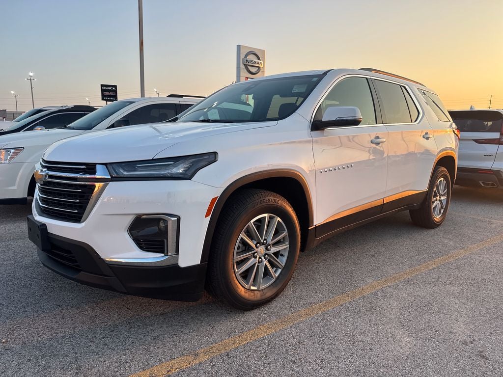 2023 Chevrolet Traverse LT 1LT in Summit White — front three-quarter view