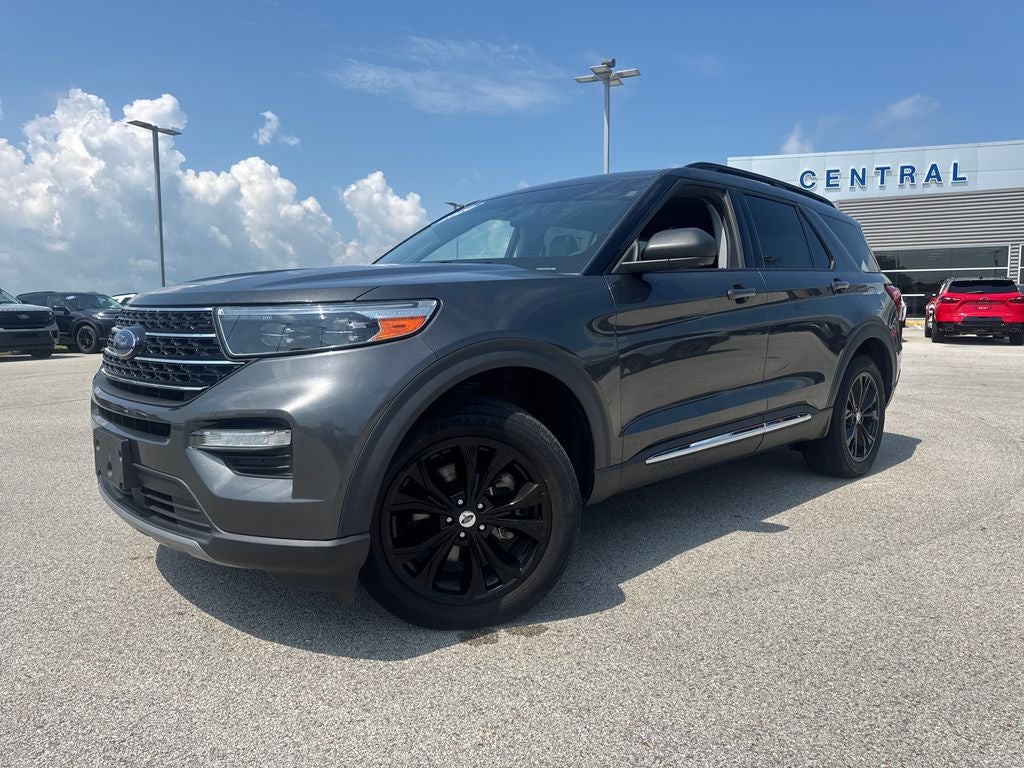 2020 Ford Explorer XLT in Magnetic — front three-quarter view